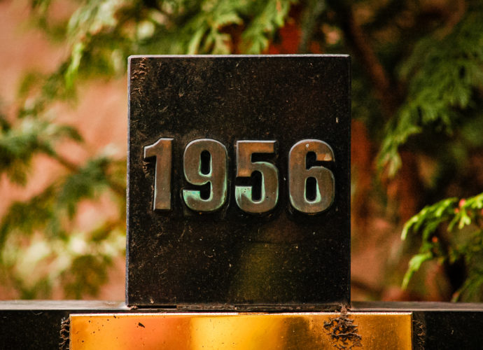 56-os felirat