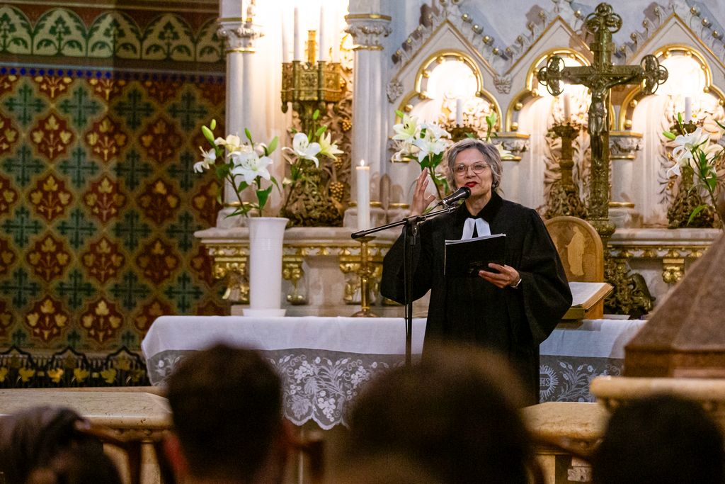 Magyakuti Tóth Katalin lelkész Magyarkúti Tóth Katalin a Budapest-Fasori Evangélikus Egyházközség igazgató lelkésze