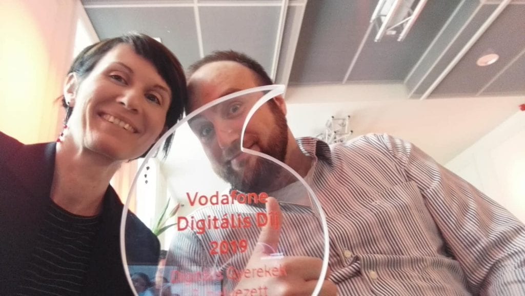 Táncsics Judit A Vodafone Diigitális díjának átvétele után.