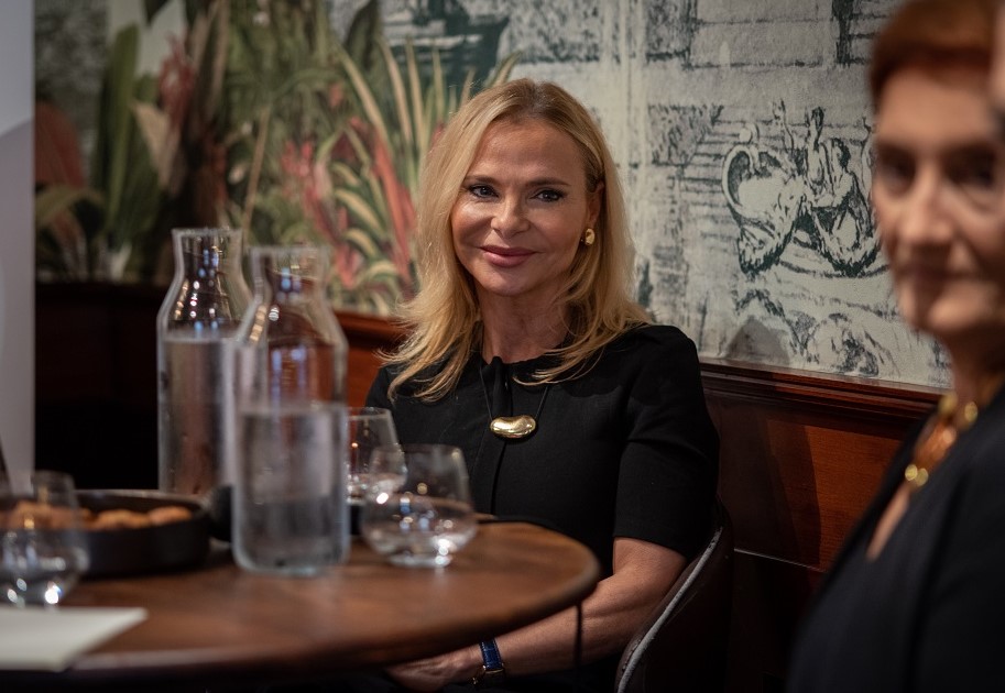 Yvonne Dederick 22