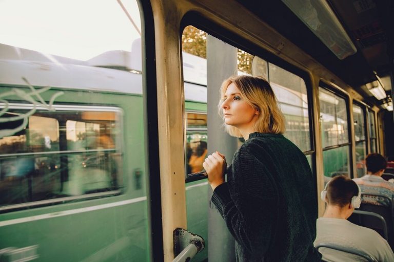 hála vonat-állomás novella