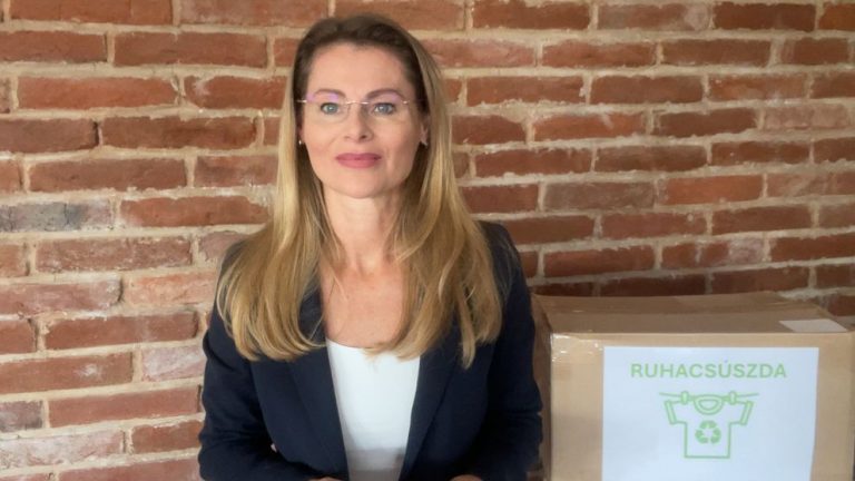 Ruhacsúszda