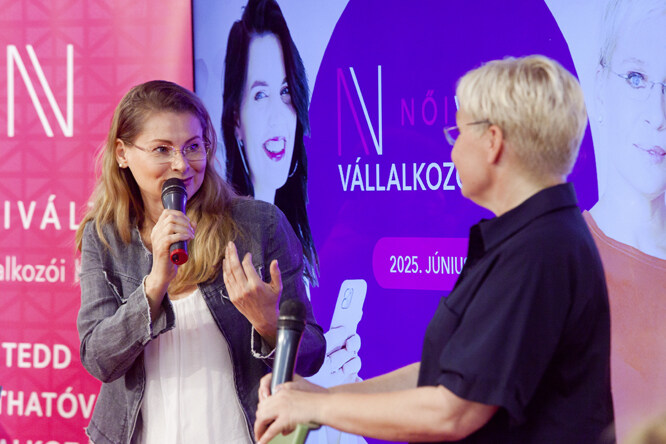 Cápák között