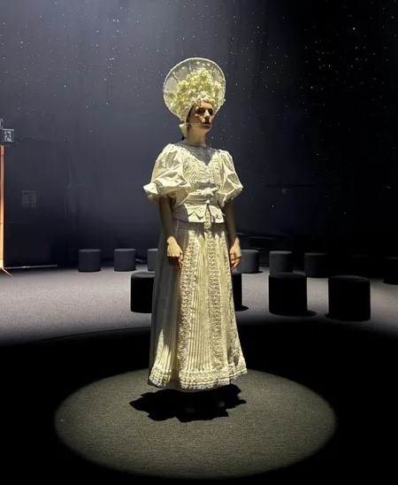oszaka világkiállítás, magyar pavilon, népdalénekes